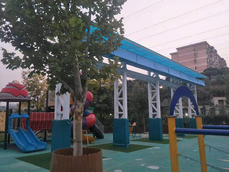 門頭溝幼兒園室外電(diàn)動遮陽簾完工